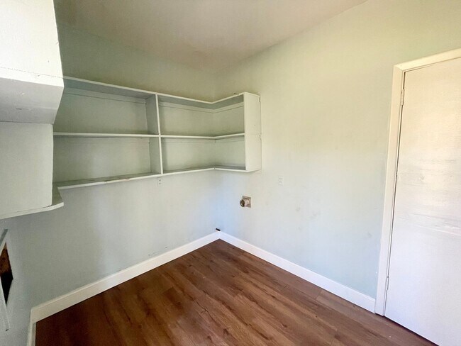 Building Photo - Charming 3 BR/2BA Home in Eastover District