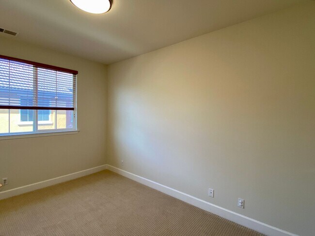 Building Photo - Beautiful 3 Bedroom 2.5 Bath Sunnyvale Vil...