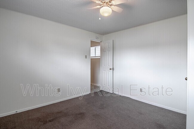 Building Photo - 137 Lee Ln