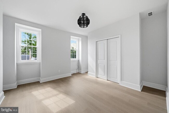 Building Photo - 423 S 20th St