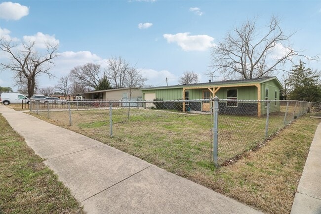Building Photo - 1211 Gate Ln Dr
