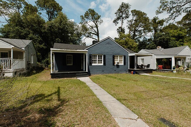 Primary Photo - 1718-1720 E 39th St