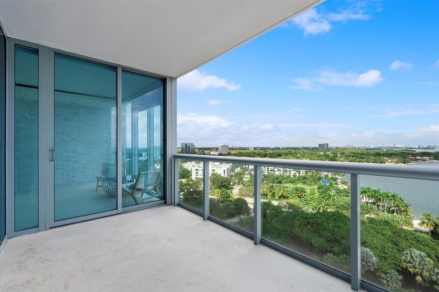 Building Photo - 601 NE 36th St