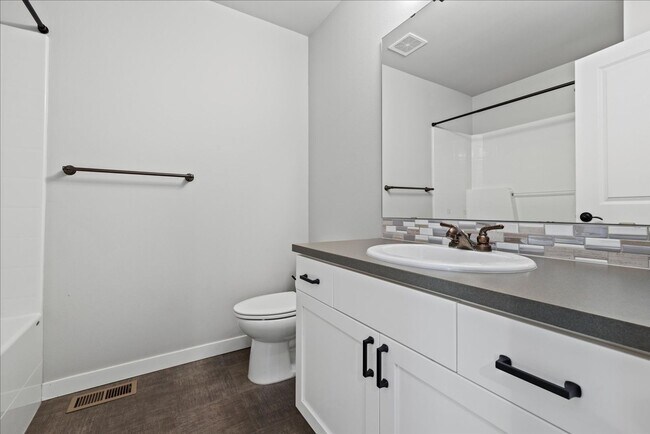 Building Photo - **Move-In Special** Stunning 4 bed, 2.5 bath home with 3 car garage & fully fenced yard!