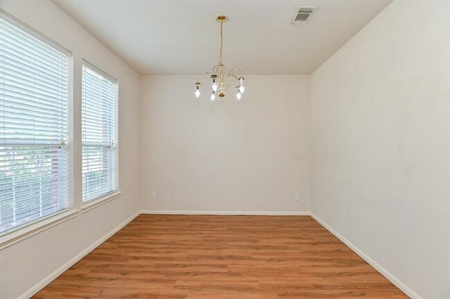 Building Photo - 1030 Riverwood Dr