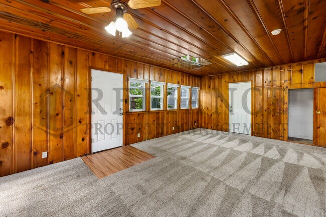 Building Photo - 1112 S Martinson Ave