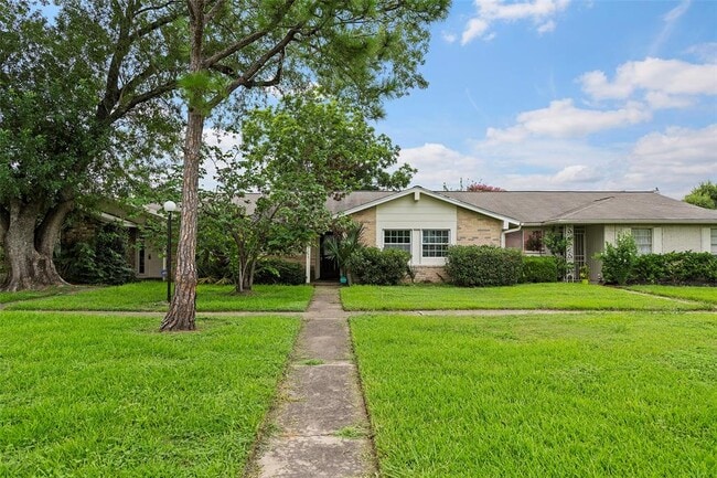 Building Photo - 13163 High Star Dr