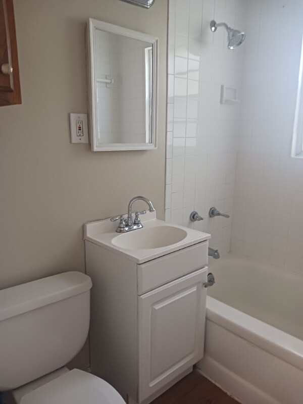 Building Photo - 5014 Vista St