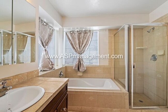 Building Photo - SANDY BEAUTIFUL 5 BED 3 BATH FAMILY HOME