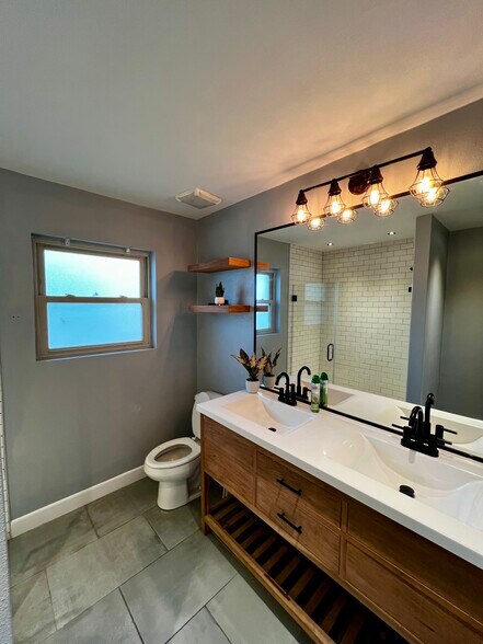 Building Photo - 304 Staunton St