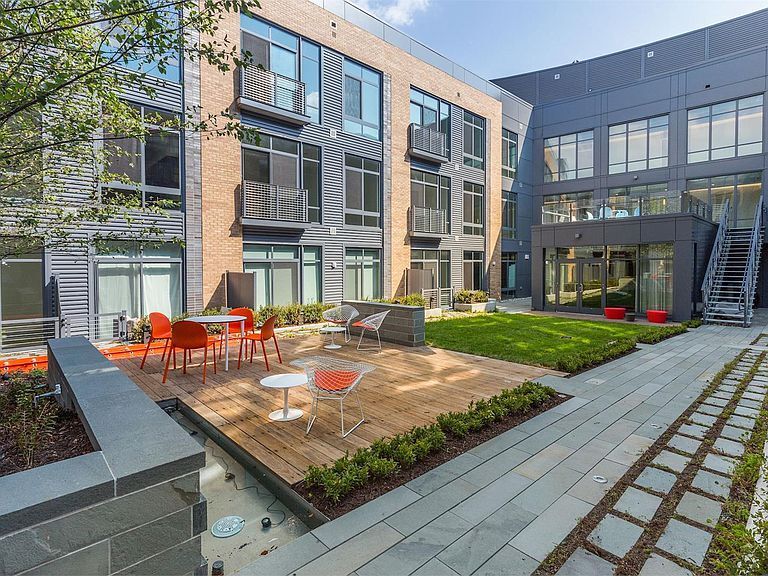 Courtyard - 525 Water St SW