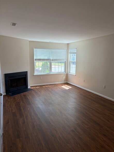Building Photo - 109 Driftwood Ct