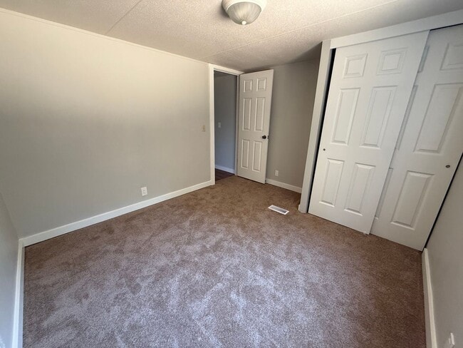 Building Photo - Newly Remodeled 3 Bedroom Home