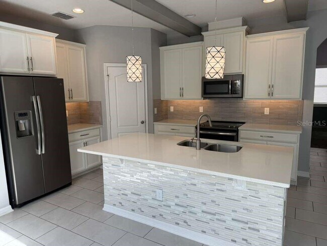 Building Photo - 1301 Clear Brook Pl