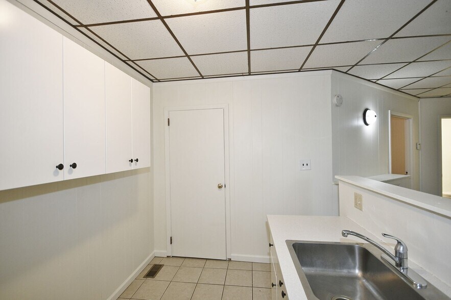 Building Photo - 2040 Brownsville Rd