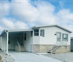 Building Photo - 2305 Bay Dr