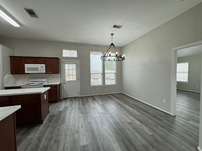 Building Photo - Enjoy living in this single story 3 bedroom+office that has a closet so it could be a 4th bedroom...
