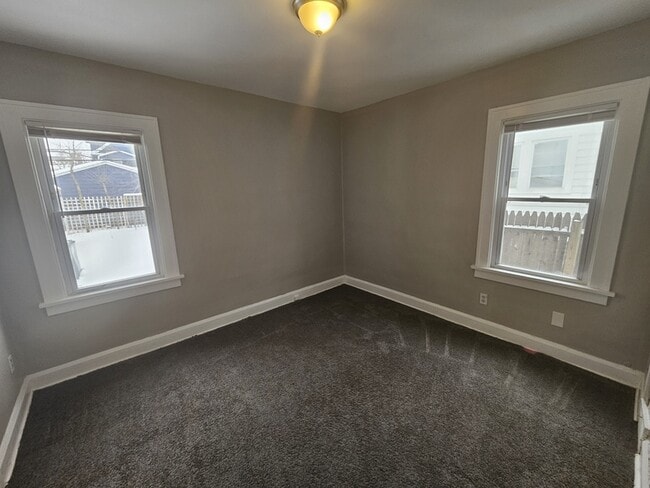 Building Photo - 931 Helmsdale Rd