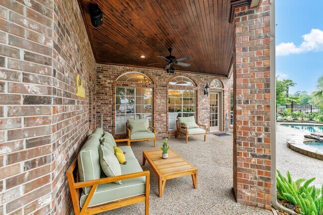 Building Photo - 8311 Shoregrove Dr