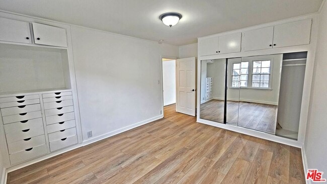 Building Photo - 132 S La Peer Dr