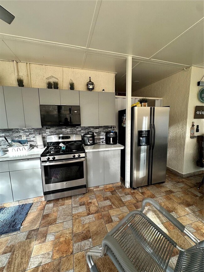 Building Photo - 5010 E 1st Ave