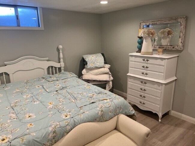 Building Photo - Beautiful apartment close to trails