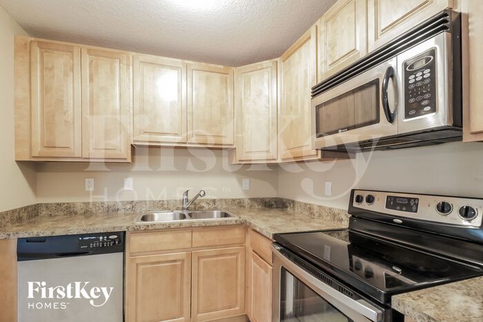 Building Photo - 1021 Delphinium Dr