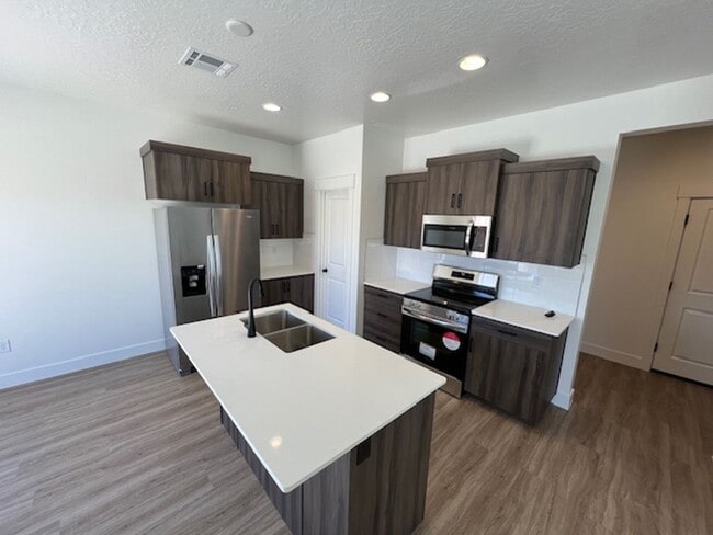 Building Photo - Brand New South Desert Townhome!