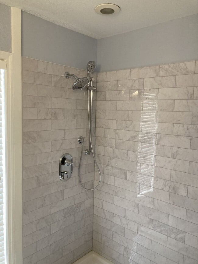 Building Photo - 101 Serenity Ct