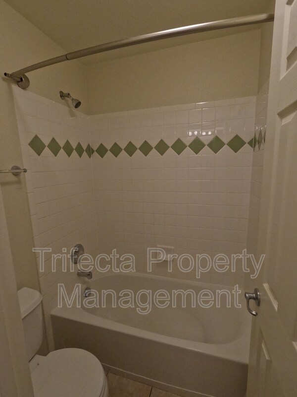 Building Photo - 2215 Harvest St