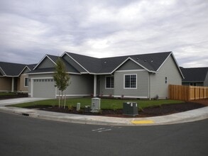 Building Photo - 1102 Breckenridge Dr