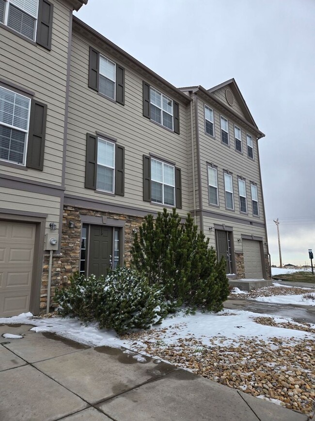 Primary Photo - Townhouse Located In Monument