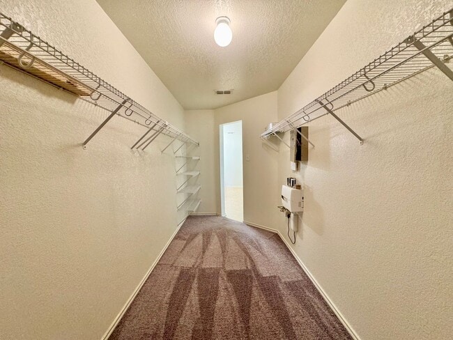 Building Photo - *COMING SOON* MOVE IN SPECIAL Beautifully Designed Two-Story Home with Loft and Garden Tub!