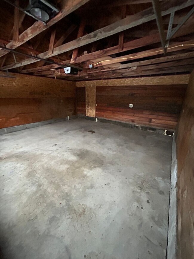 Building Photo - 4 Bedroom Home on Kalispell’s East Side – Spacious Yard & Double Garage