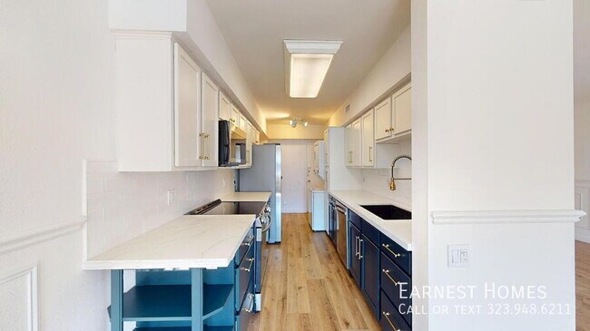 Building Photo - 4915 Tyrone Ave