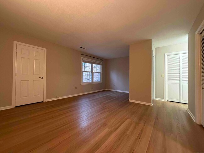 Building Photo - 6 Tunxis Village