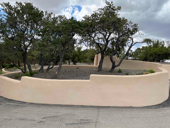 Building Photo - 4 Old Agua Fria Rd E