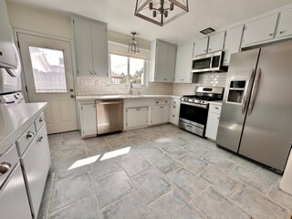 Building Photo - 10662 Shoshone Ave