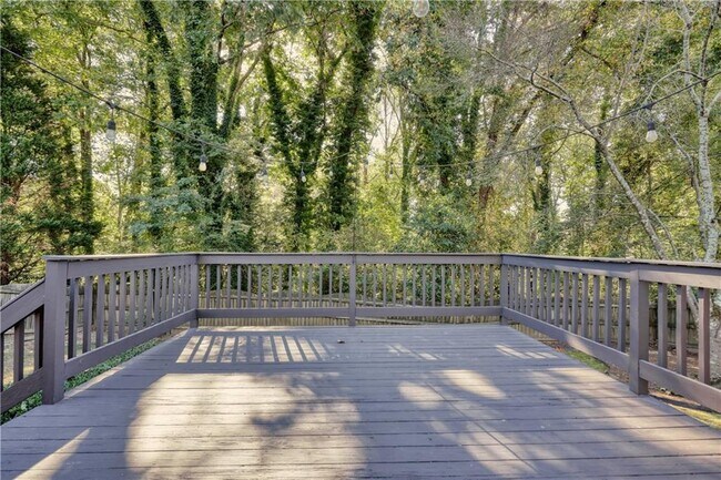 Building Photo - 2070 Drew Valley Rd NE