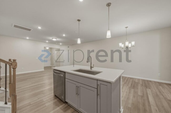 Building Photo - 1015 Badlands St