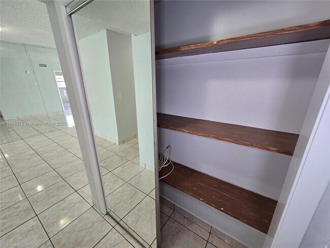 Building Photo - 120 Royal Palm Rd