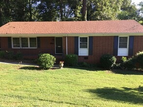 Building Photo - One-month FREE rent!  GREAT LOCATION!! RANCH HOME WITH HARDWOODS NEAR DOWNTOWN