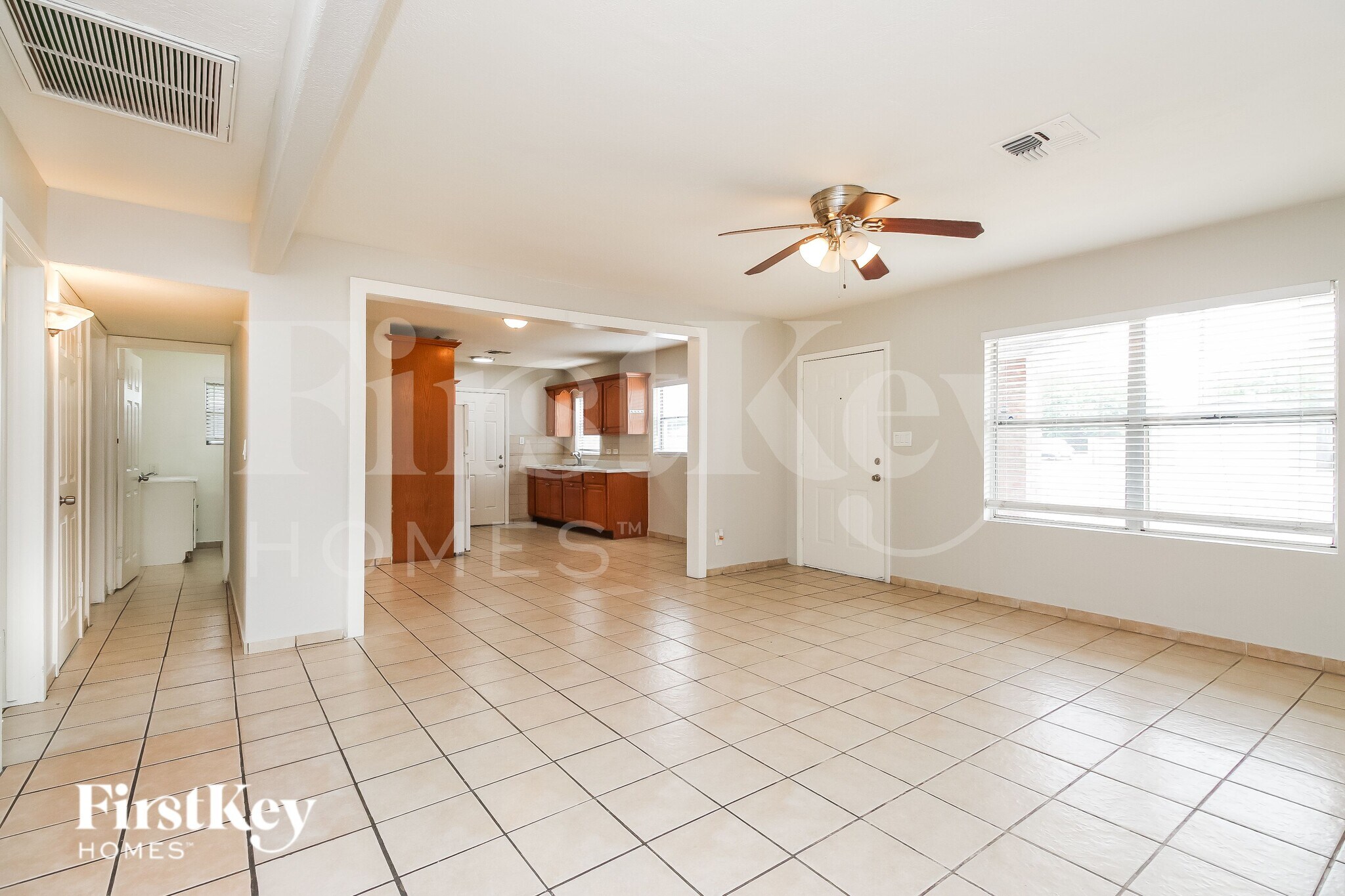 Building Photo - 3250 N 26th Pl