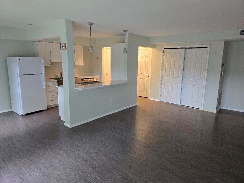 Building Photo - 418 Riviera Dr