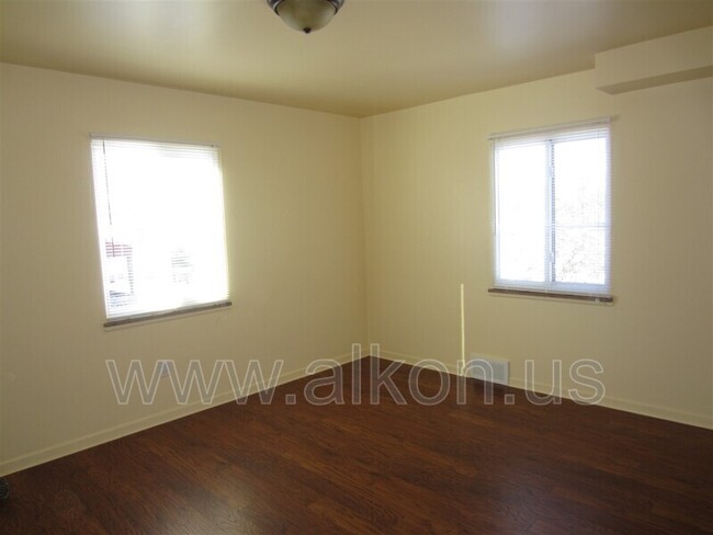 Building Photo - 621 Brierly Ln
