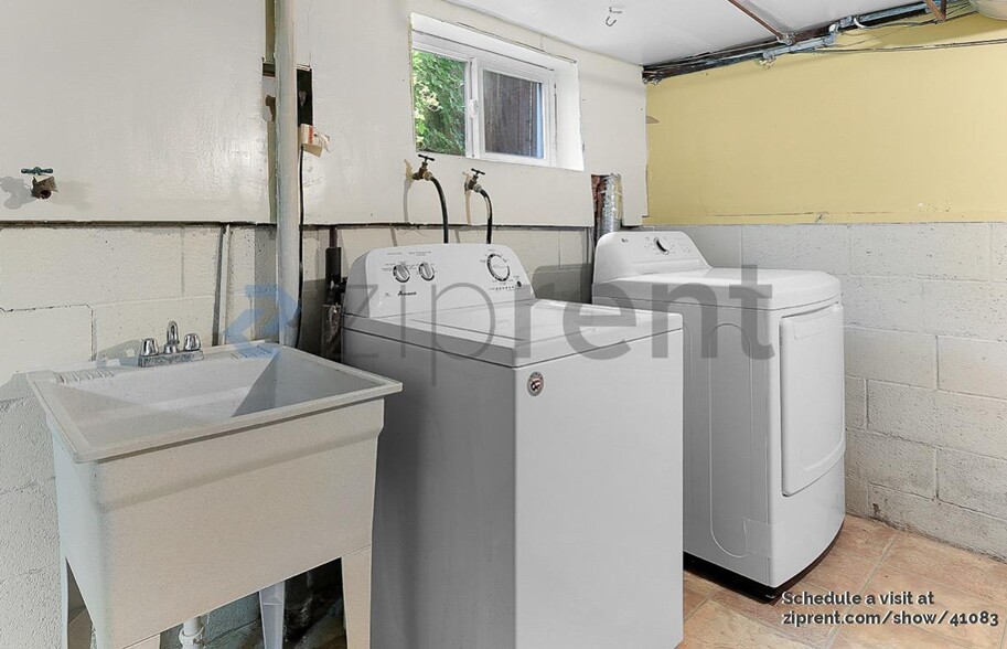 Building Photo - 11246 1st Ave S