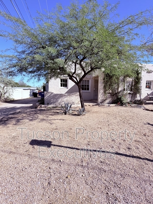 Building Photo - 1222 N Olsen Ave