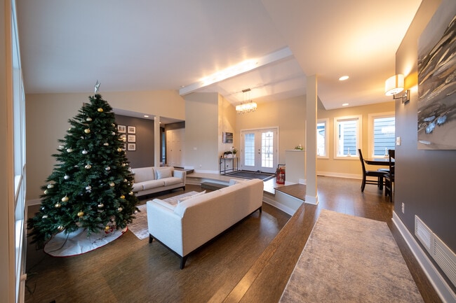 Building Photo - 9513 Briar Cir