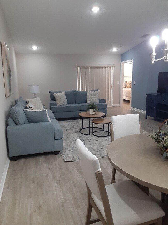 Building Photo - Stunning Short Term Rental!