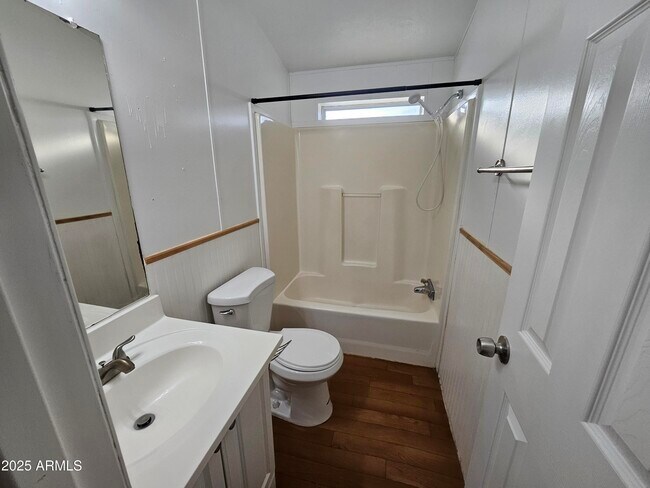 Building Photo - 110 E Inglewood St